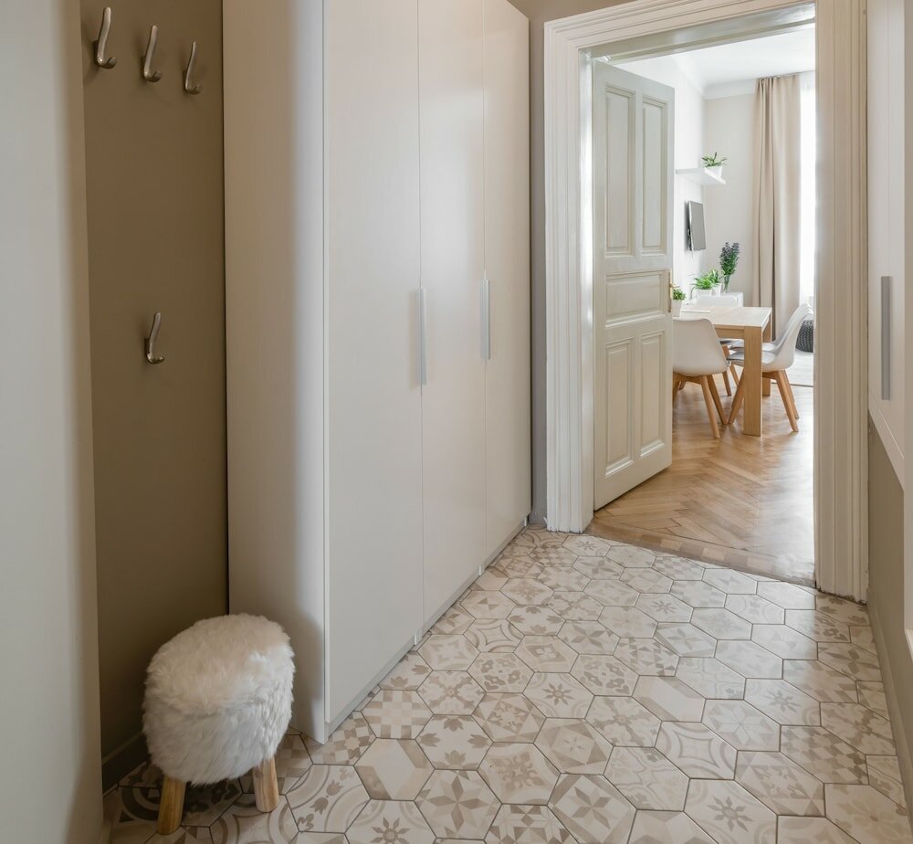 Фото Mordecai Twelve Apartments by Adrez Living