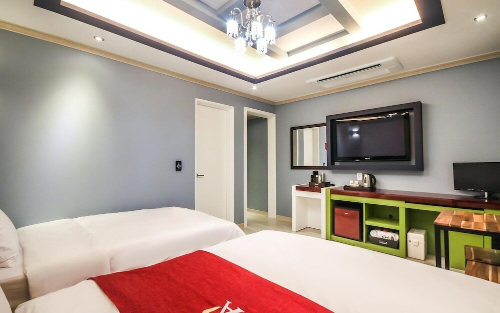 Фото Yeosu Luna Hotel