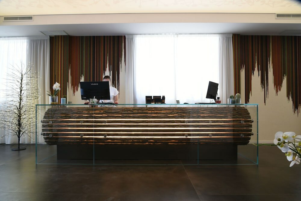 Фото Outside Hotel