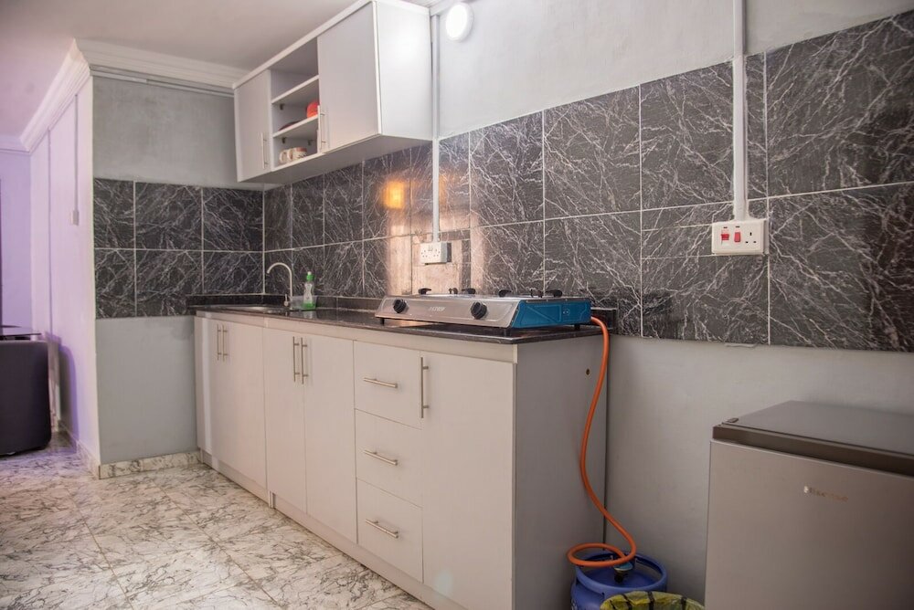 Фото Houseproud Serviced Apartments