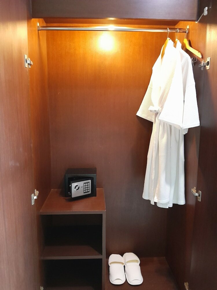 Фото Sereneburi Patong Residence