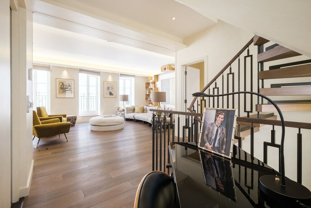 Фото Luxury Home with 3 Bed 2 Bath in London