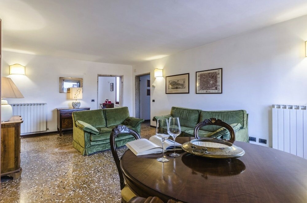 Фото Maurizio House