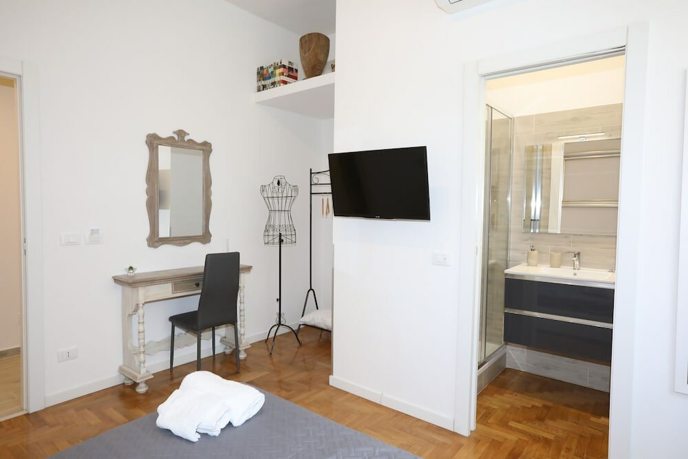 Фото Unique Luxury Apartment and Rooms