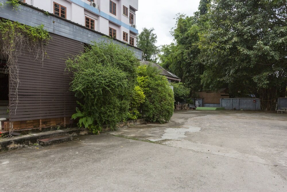 Фото Oyo 75356 Thipsiri Lodge