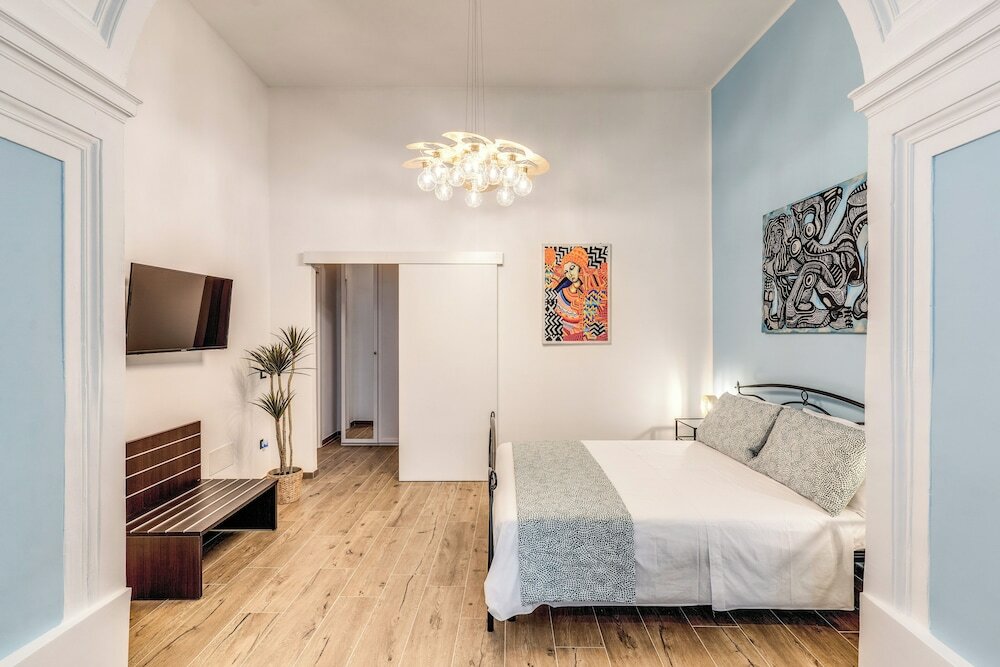 Фото The Quarters Naples Apartment