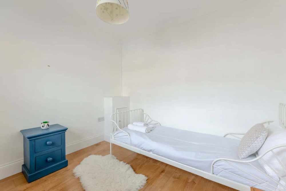 Фото Bright & Spacious 5bd House - Peckham