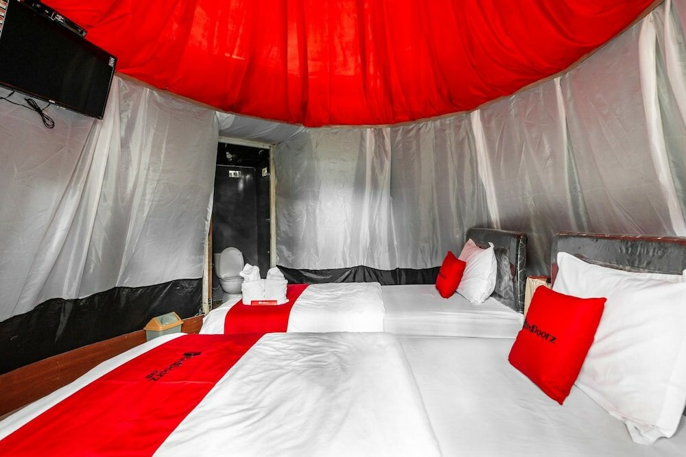 Фото RedDoorz @ Apache Camp