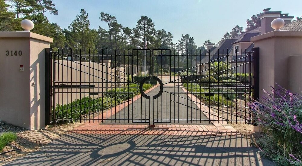 Фото Lx33: Luxury Vacation Villa On Pebble Beach With Pool