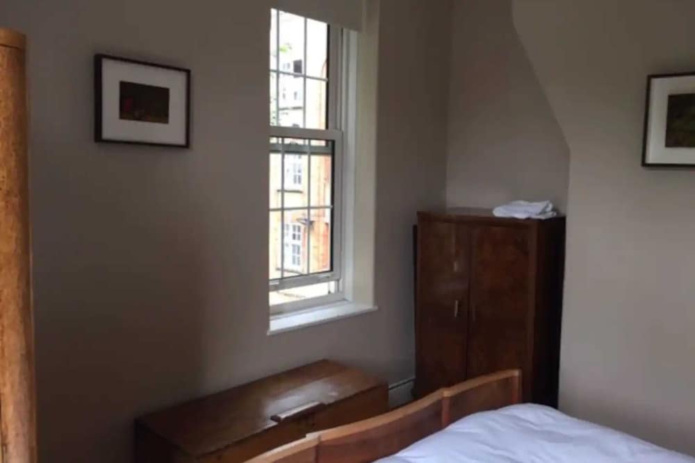 Фото Stunning 2 Bedroom Flat in the Heart of Bermondsey