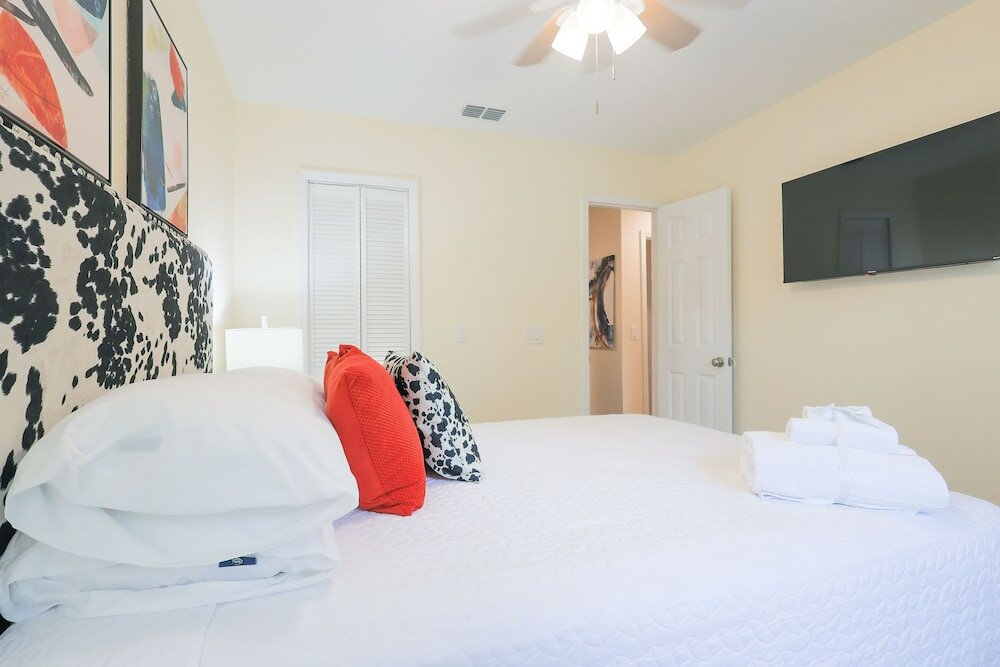 Фото Saint Joseph Suites Down Town Tampa