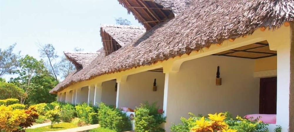 Фото HillPark Hotel - Tiwi Beach