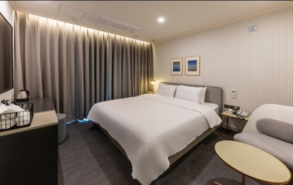 Фото Brown Dot Hotel Deokcheon