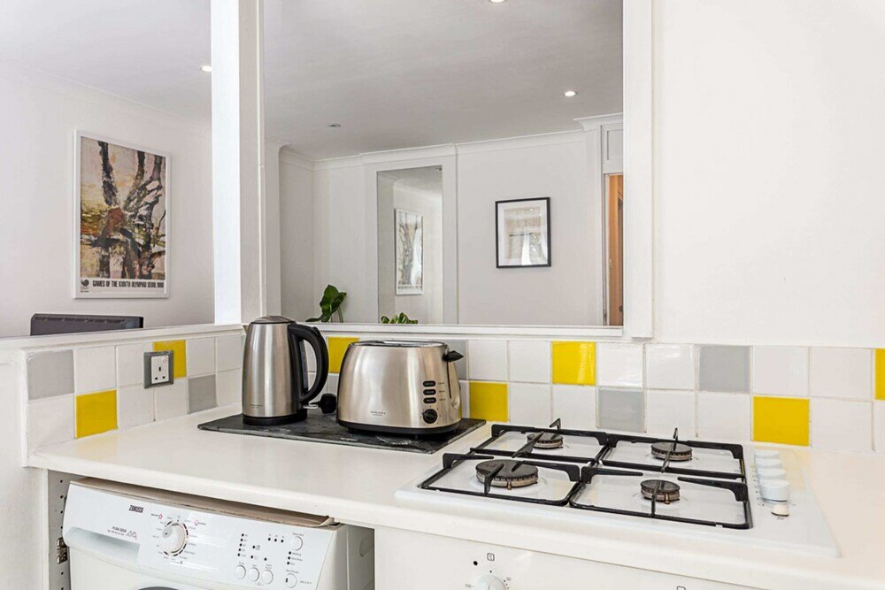 Фото Bright & Cosy One-bed Apartment