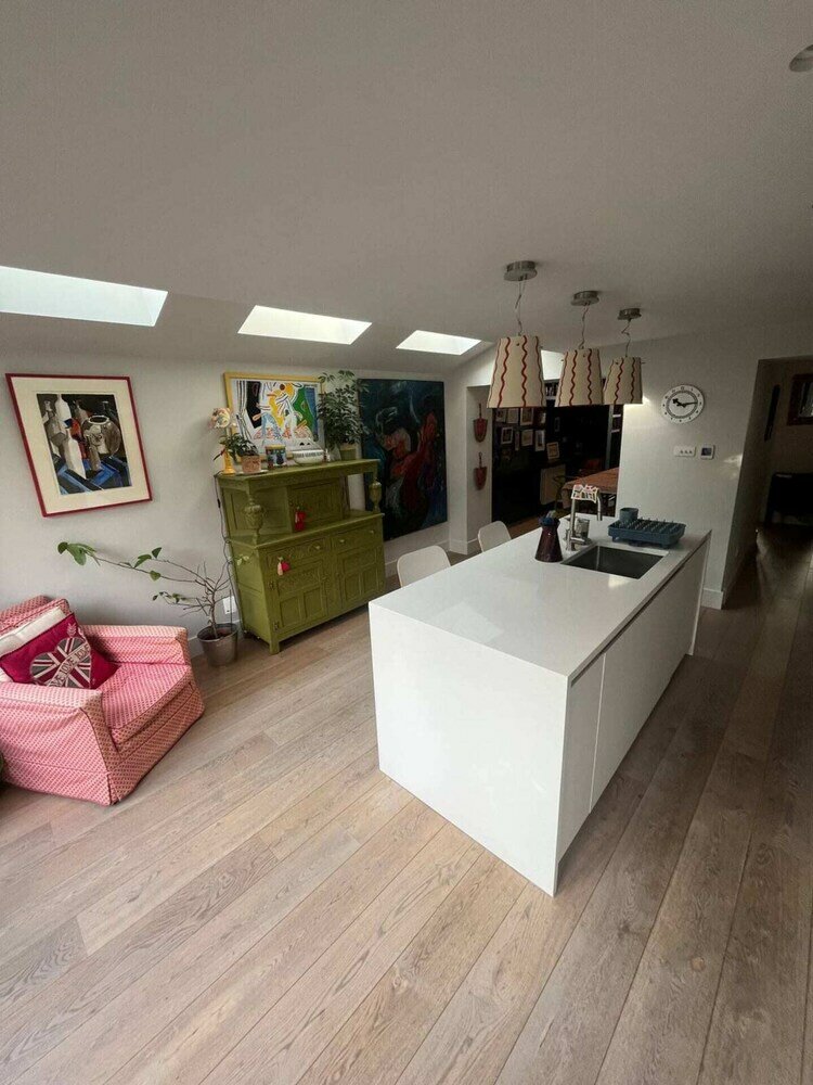 Фото Stylish and Spacious 2 Bedroom House in Brixton