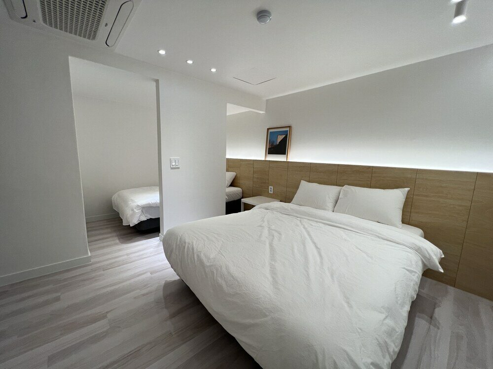 Фото World House