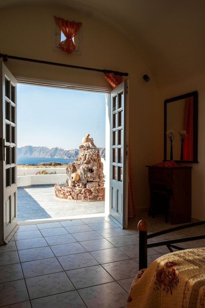 Фото Villa Iliovasilema Santorini