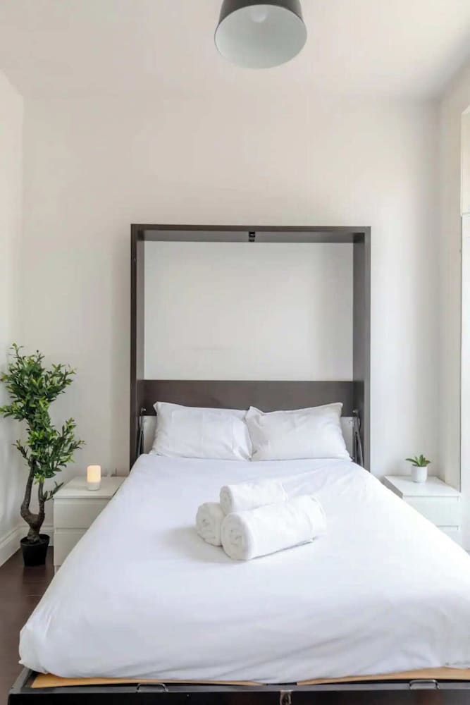 Фото Incredibly Located Studio Flat - Camden Town