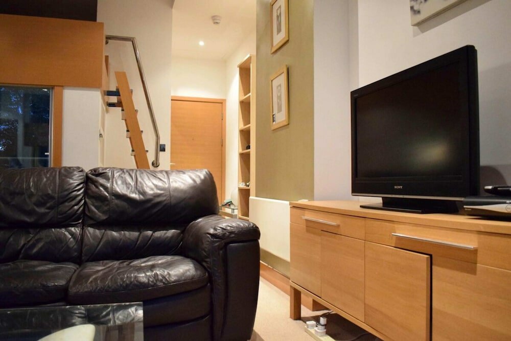 Фото Minimal Studio With Views Over Battersea Park