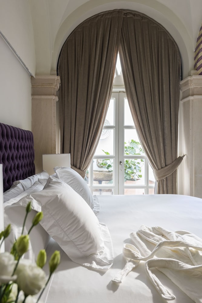 Фото Casa de Triana Luxury Suites by Casa del Poeta