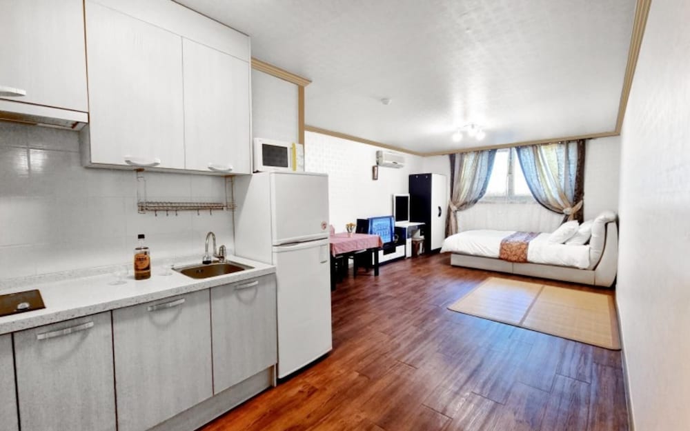 Фото Yeosu Expo Pension Hotel