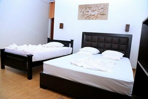 River Edge (-), hotel