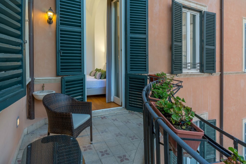 Фото Les Diamants Spanish Steps Suite