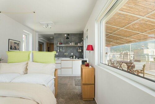 Гостиница Seafront Penthouse Leo в Каламате