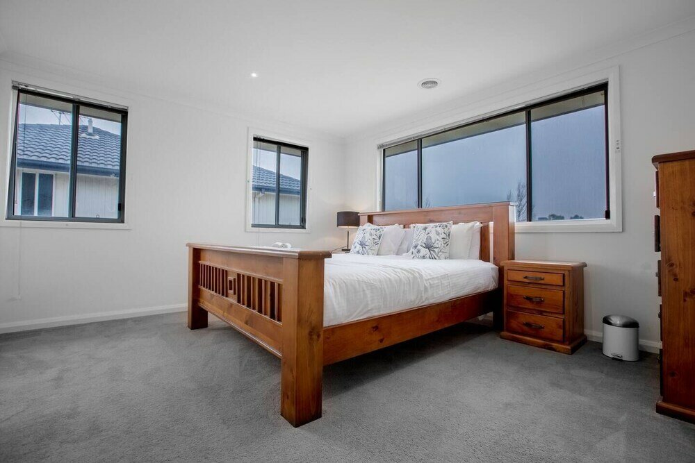 Фото Superb Luxe 5br House@point Cook Near Lake