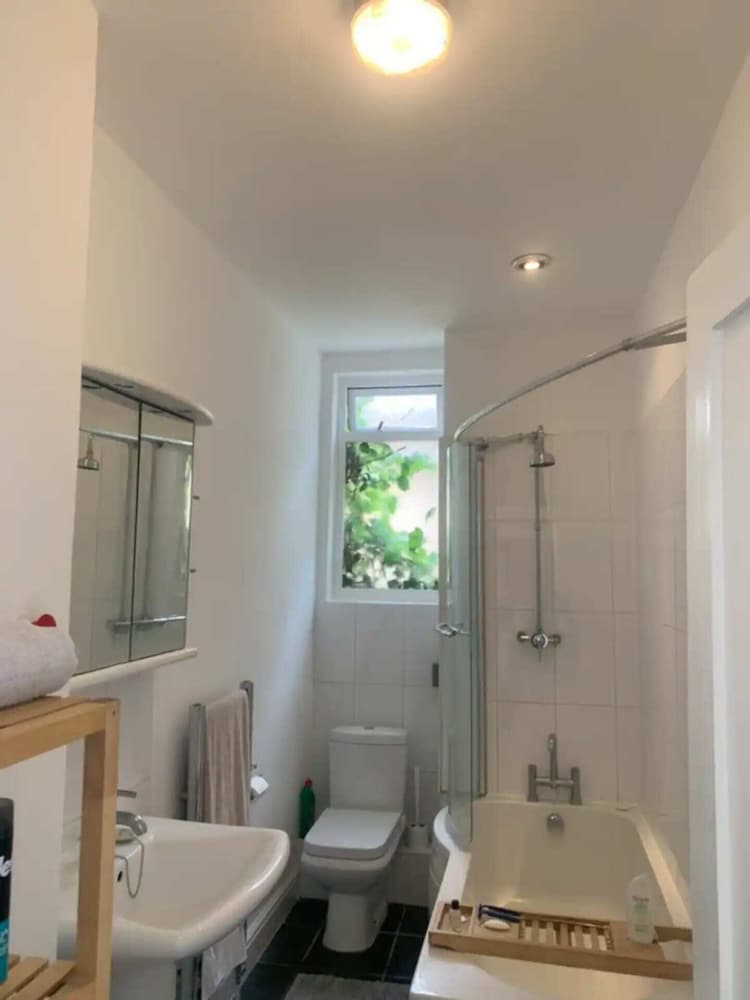 Фото Welcoming 2bd Flat With Balcony - Maida Vale