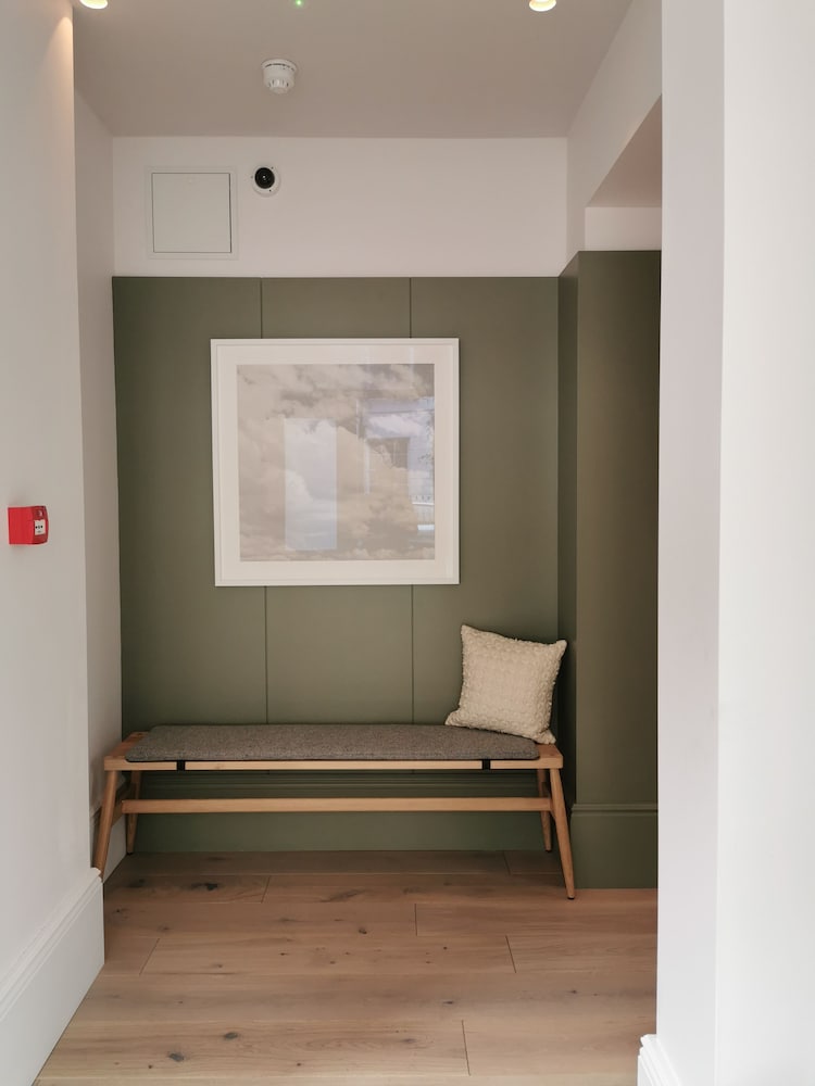 Фото Inhabit, Southwick Street