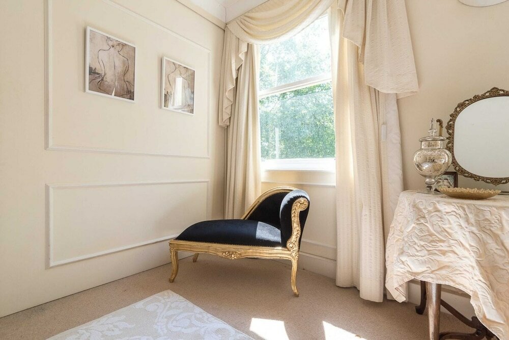 Фото Elegant 3 Bedroom Home Located in South Kensington