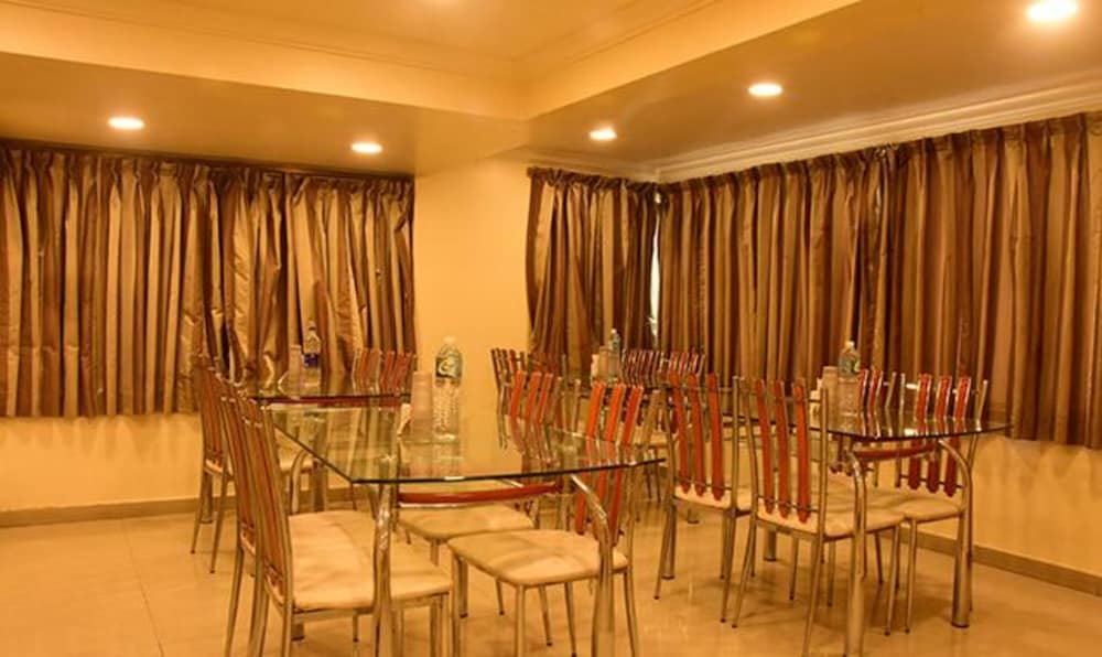 Фото Hotel Orchard Pune