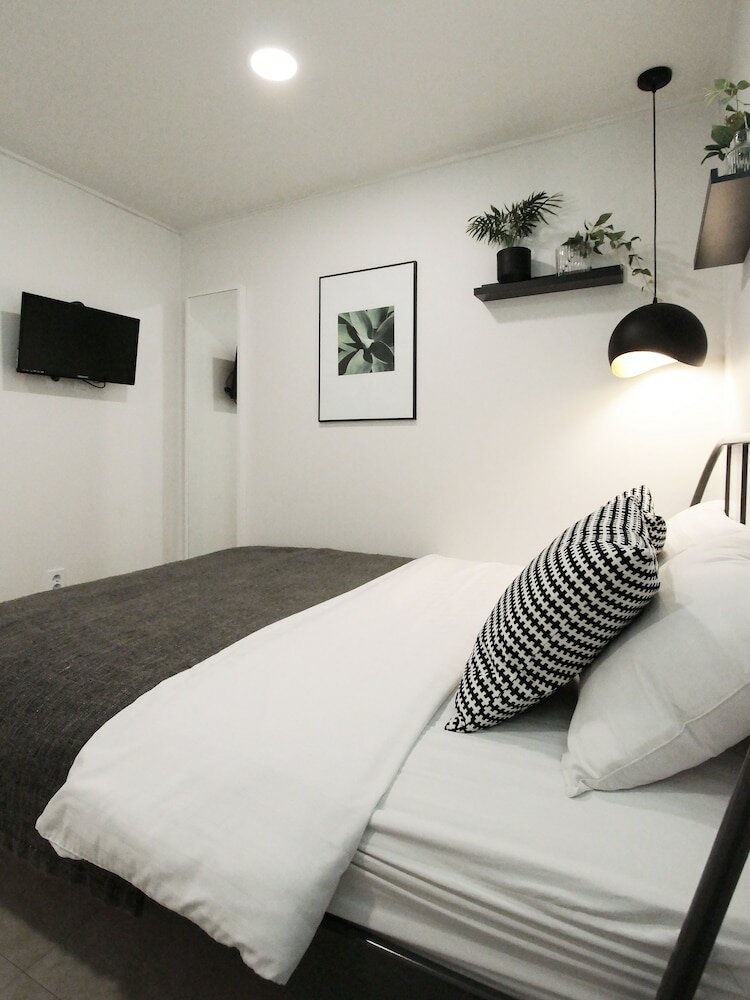 Фото Neat House Hongdae