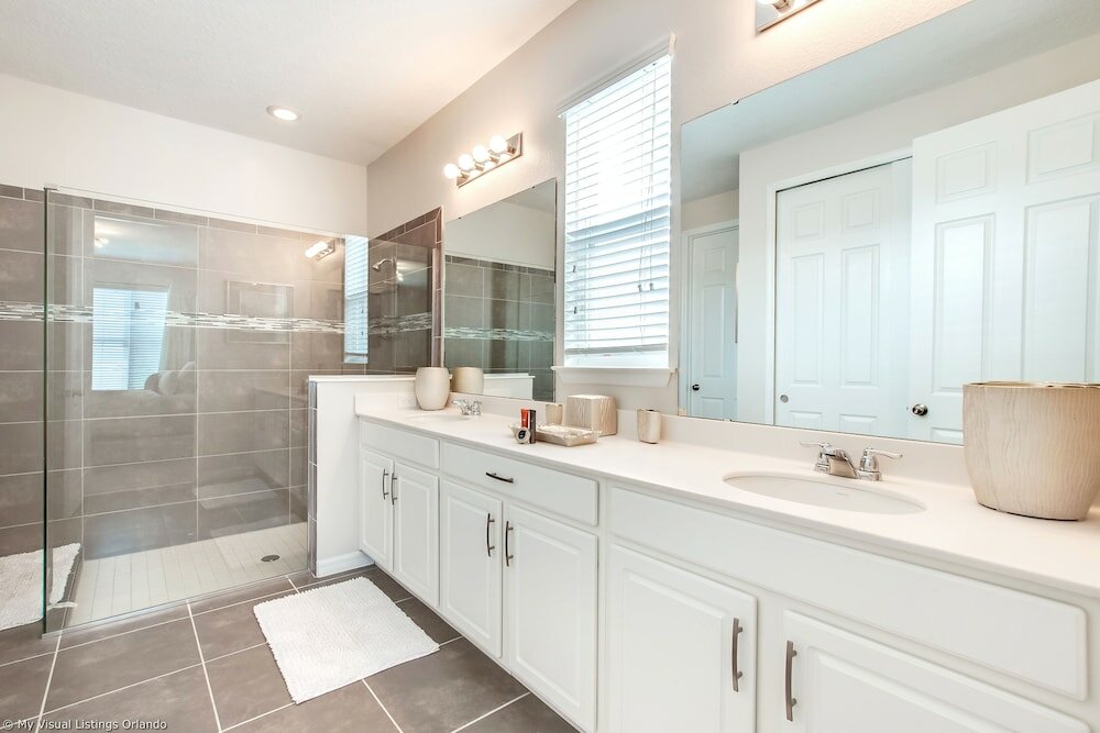 Фото Spectacular 6 Bedroom 5 Bathroom House