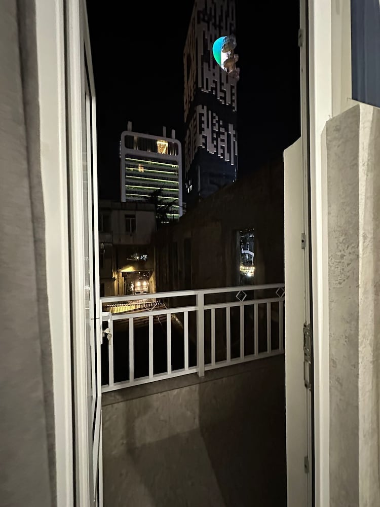 Фото Гостиница на ул. Константина Гамсахурдиа, 1