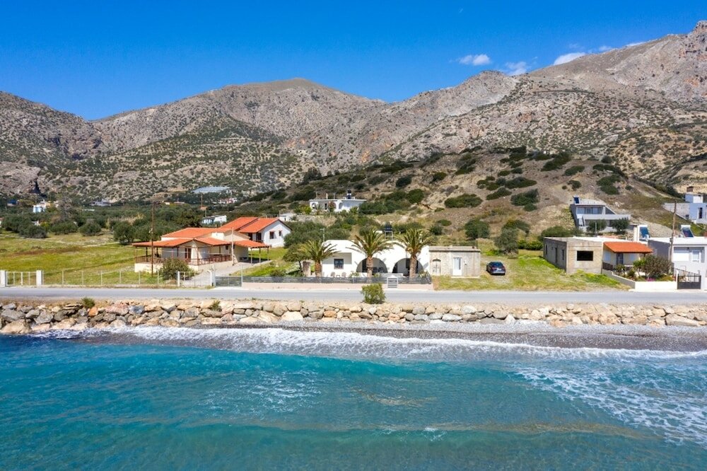 Фото Atalanti Seaside Junior Suites