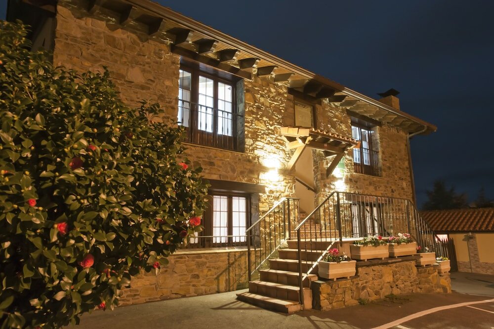 Фото Apartamentos Rurales Villa de Saín