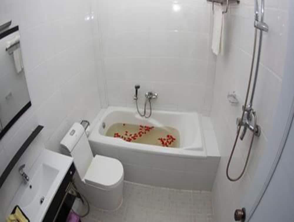 Фото The Floral Breeze Wun Zin Hotel