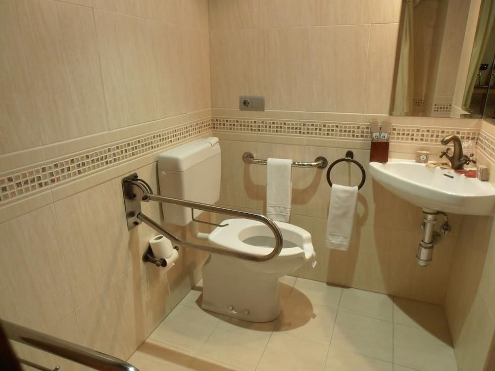 Фото Hostal Virgen de la Encina