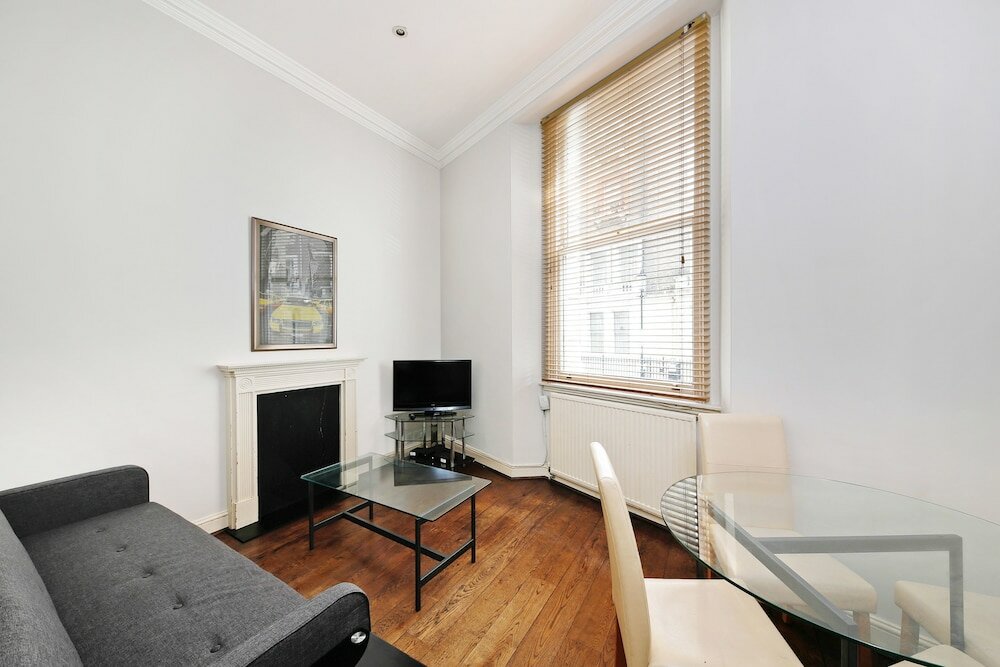Фото Cosy Hideaway in Gloucester Road