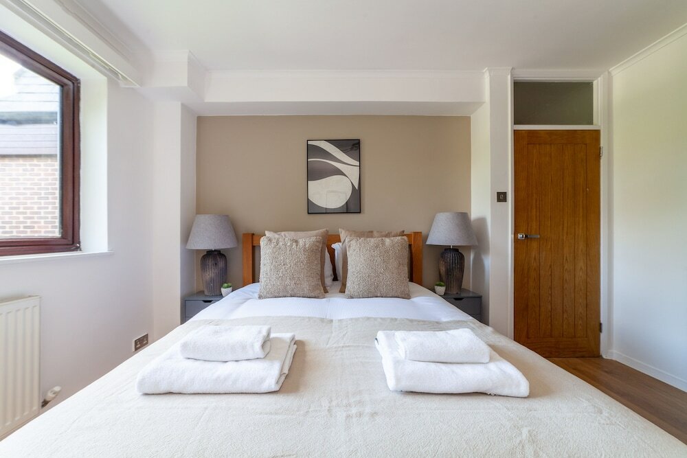 Фото The Ealing Collection