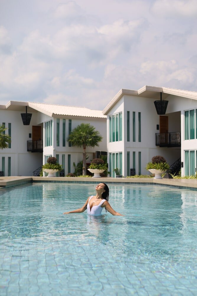 Фото Vannee Golden Sands Beachfront Resort