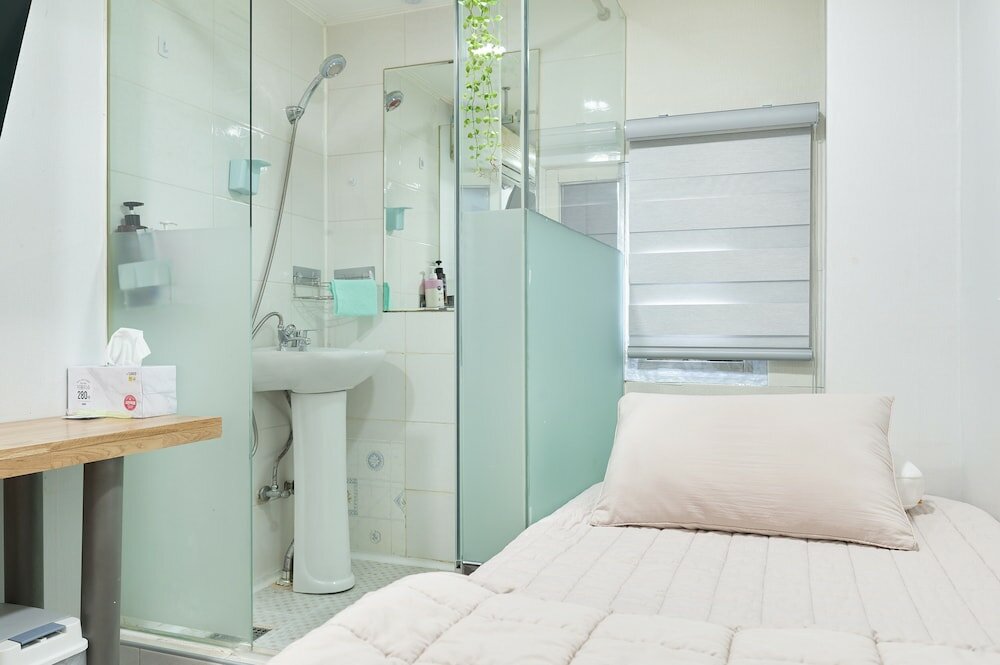 Фото Snowflower Guesthouse