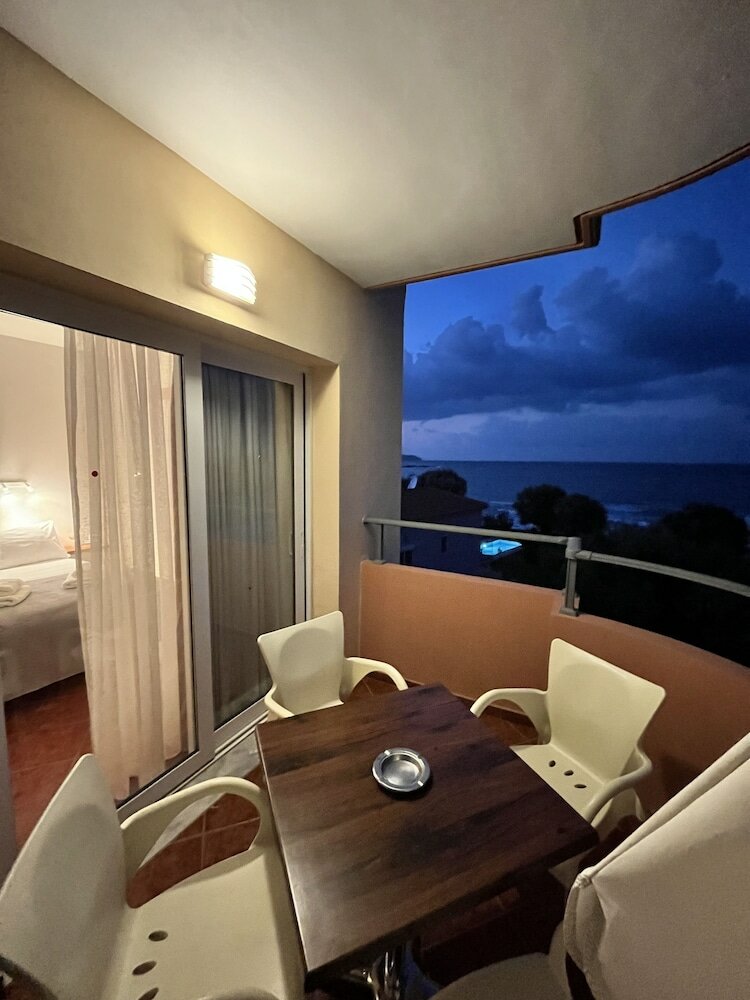 Фото Iolkos Hotel Apartments