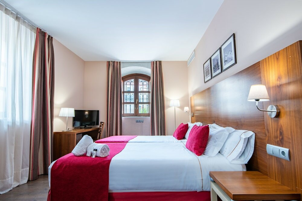 Фото Hospedium Hotel Casino del Tormes