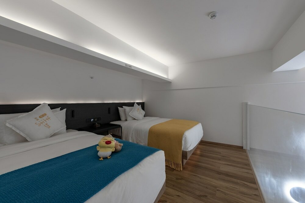 Фото Rezen Sunbow Hotel