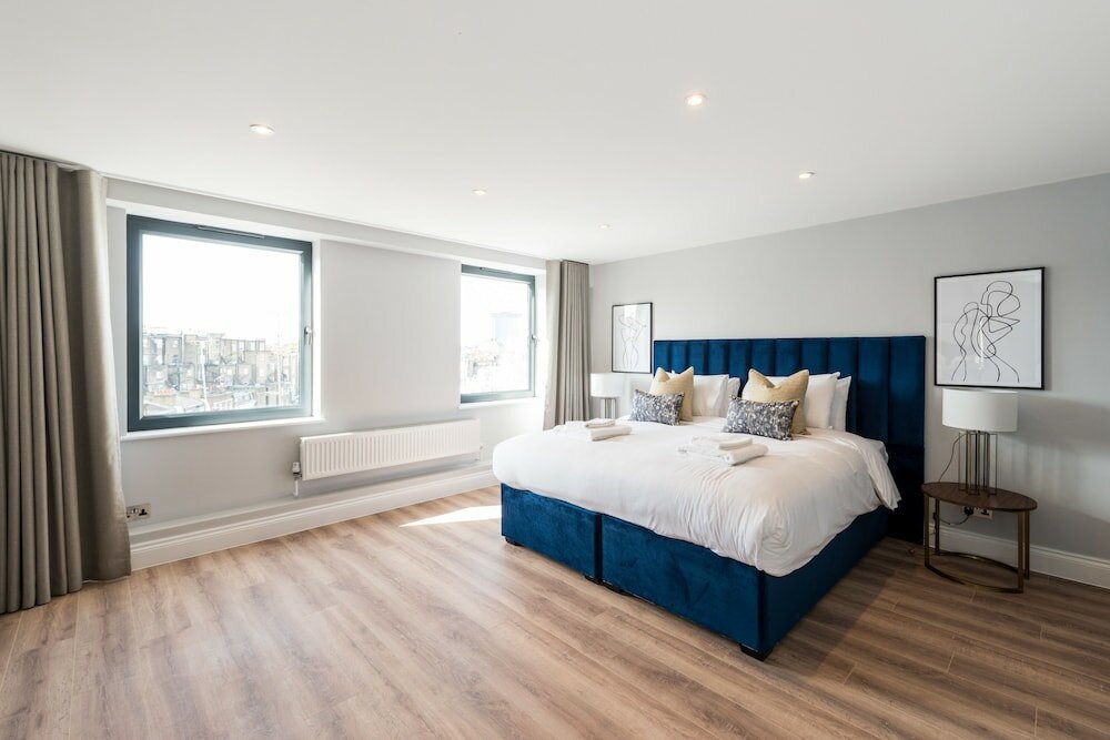 Фото The Carlyle - Elegant Serviced Apartments