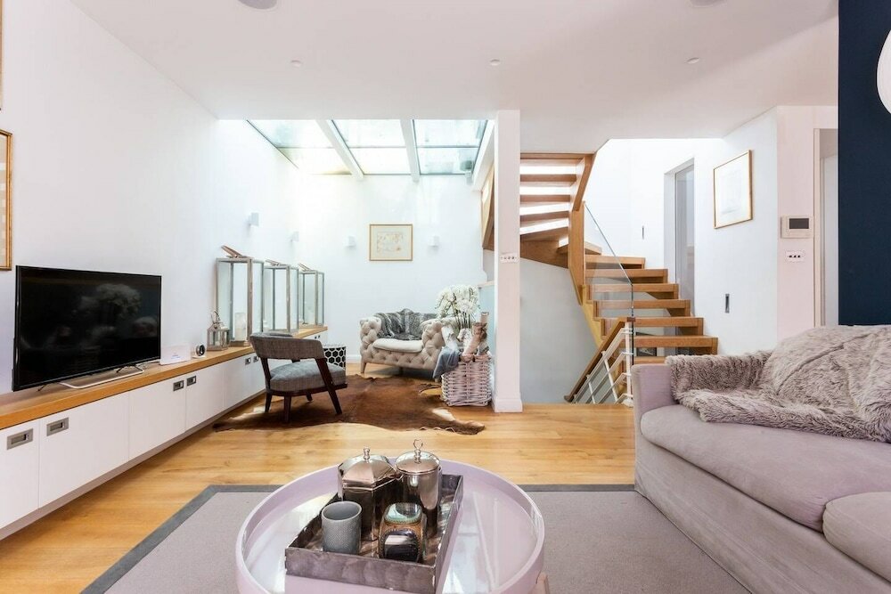 Фото Fantastic 5 Bed House in Kensington Near Museums