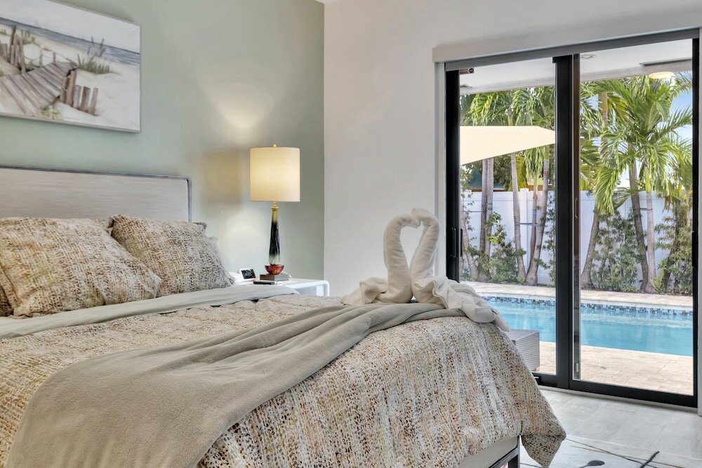 Фото Lynora's Luxe Estate Modern Design